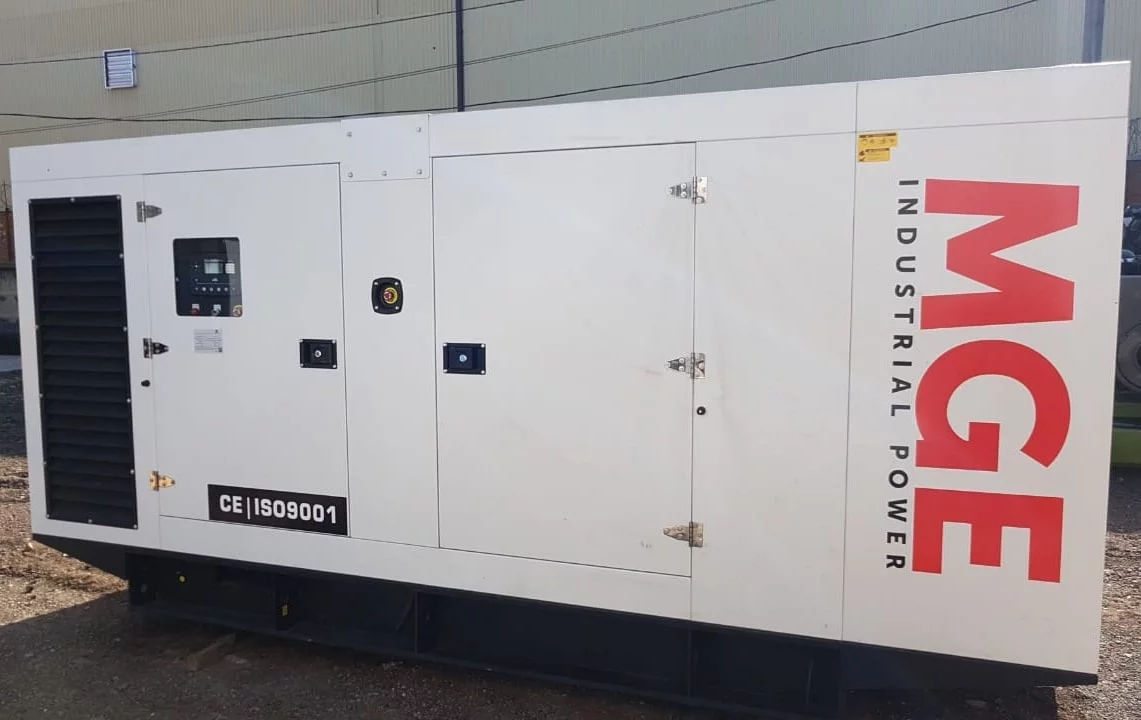 Дизельный генератор Doosan MGE 100-Т400 в кожухе с АВР